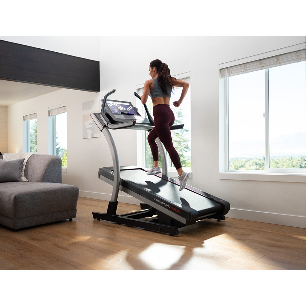 Commercial X22i Incline Trainer