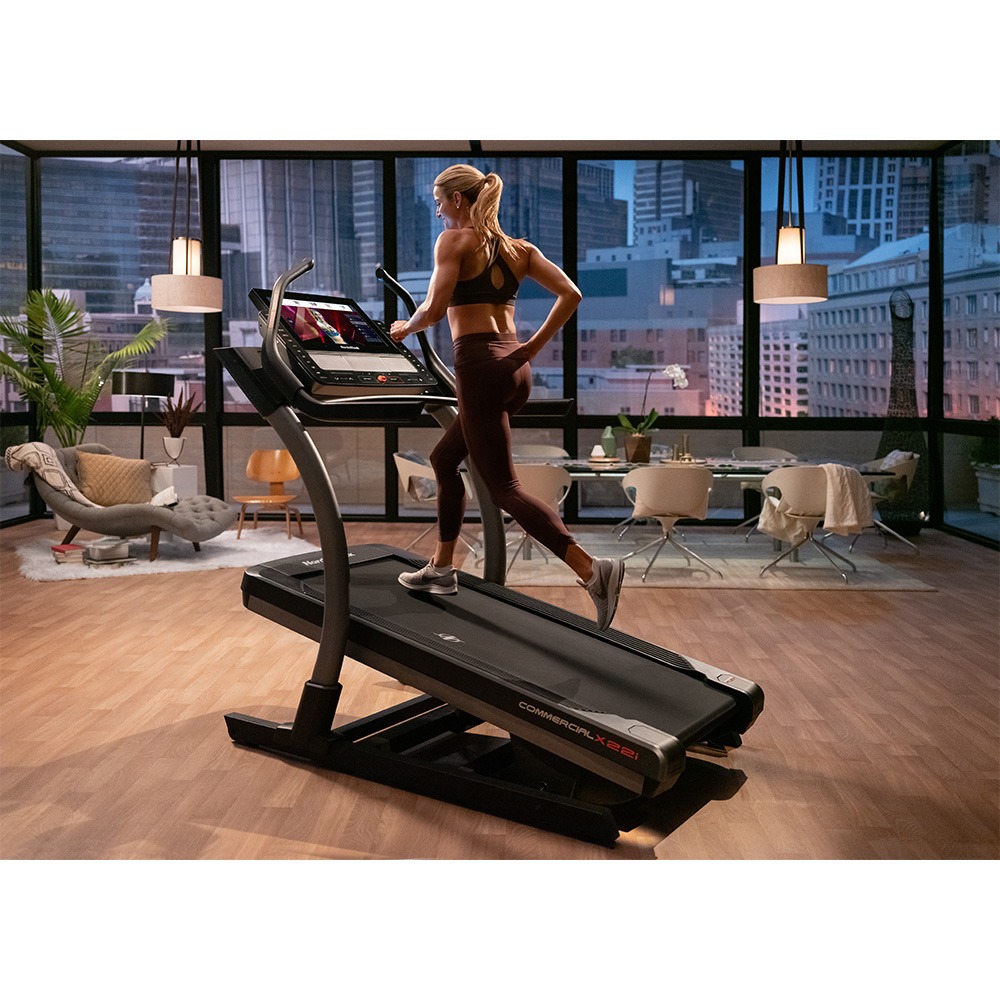 Commercial x22i Incline Trainer