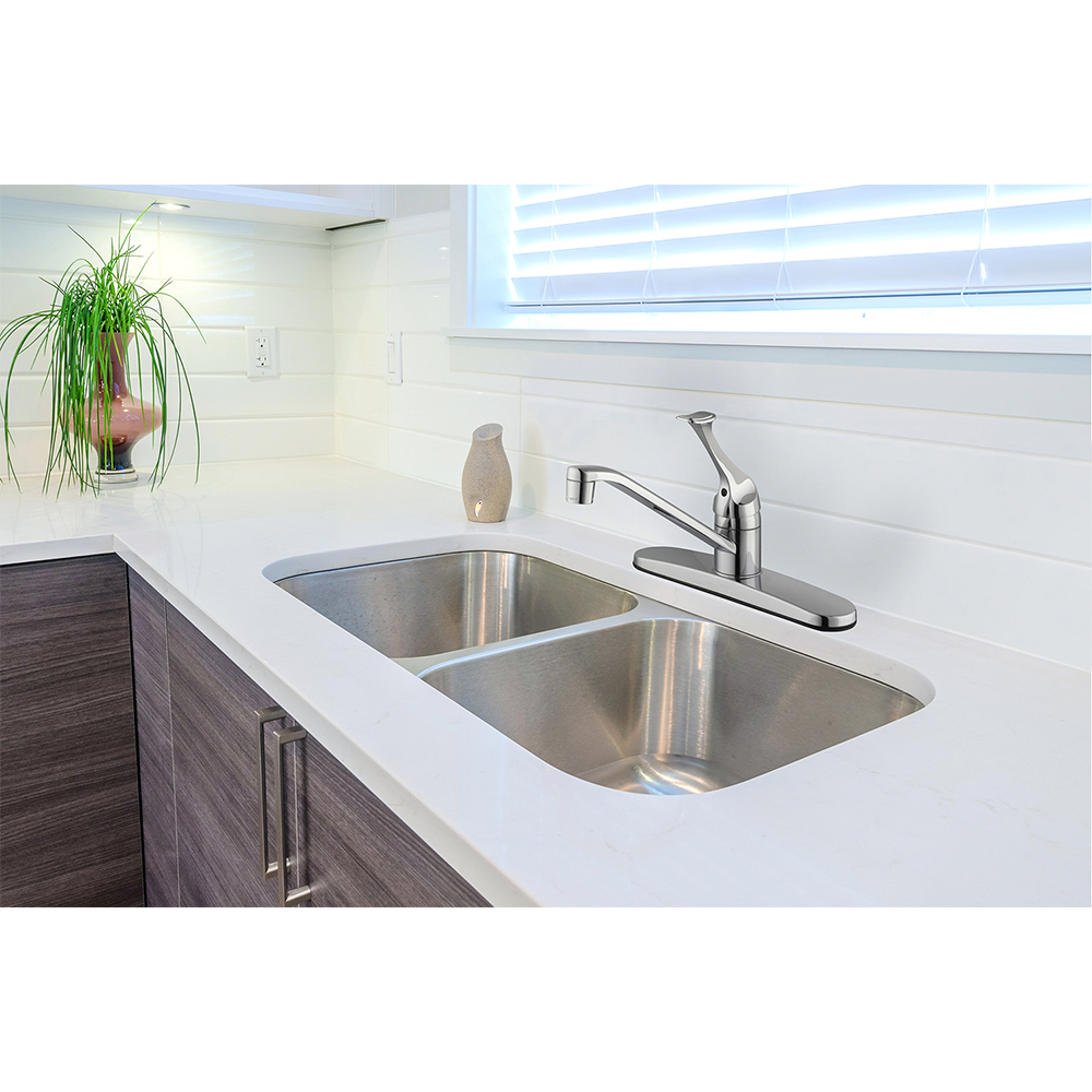 Single-Handle Standard Kitchen Faucet in Polished Chrome