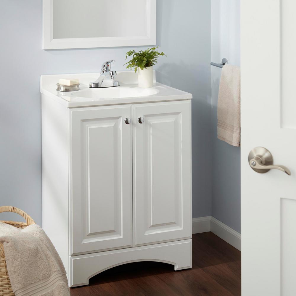 Aragon 4 in. Centerset Single-Handle Low-Arc Bathroom Faucet