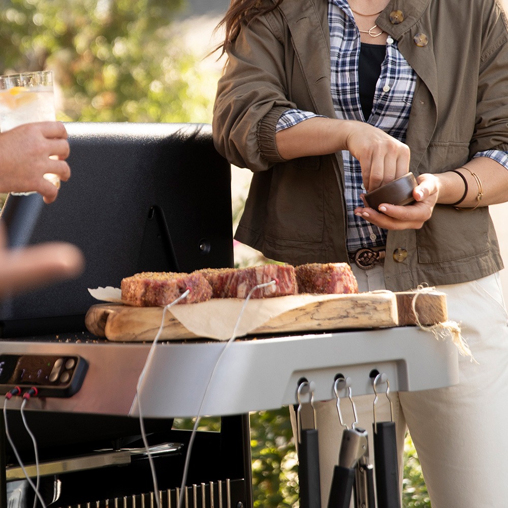 Genesis 335 LP Smart Grill